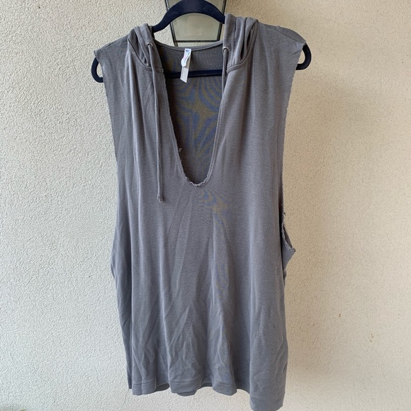 🏝 EUC Free People sleeveless Baja hoodie - Picture 3 of 6